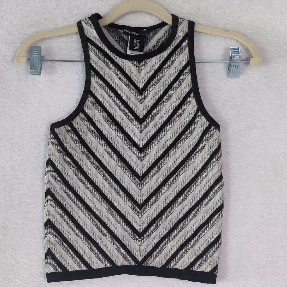 Sincerely Jules Women's Gray Chevron Tank Top Size M‎
